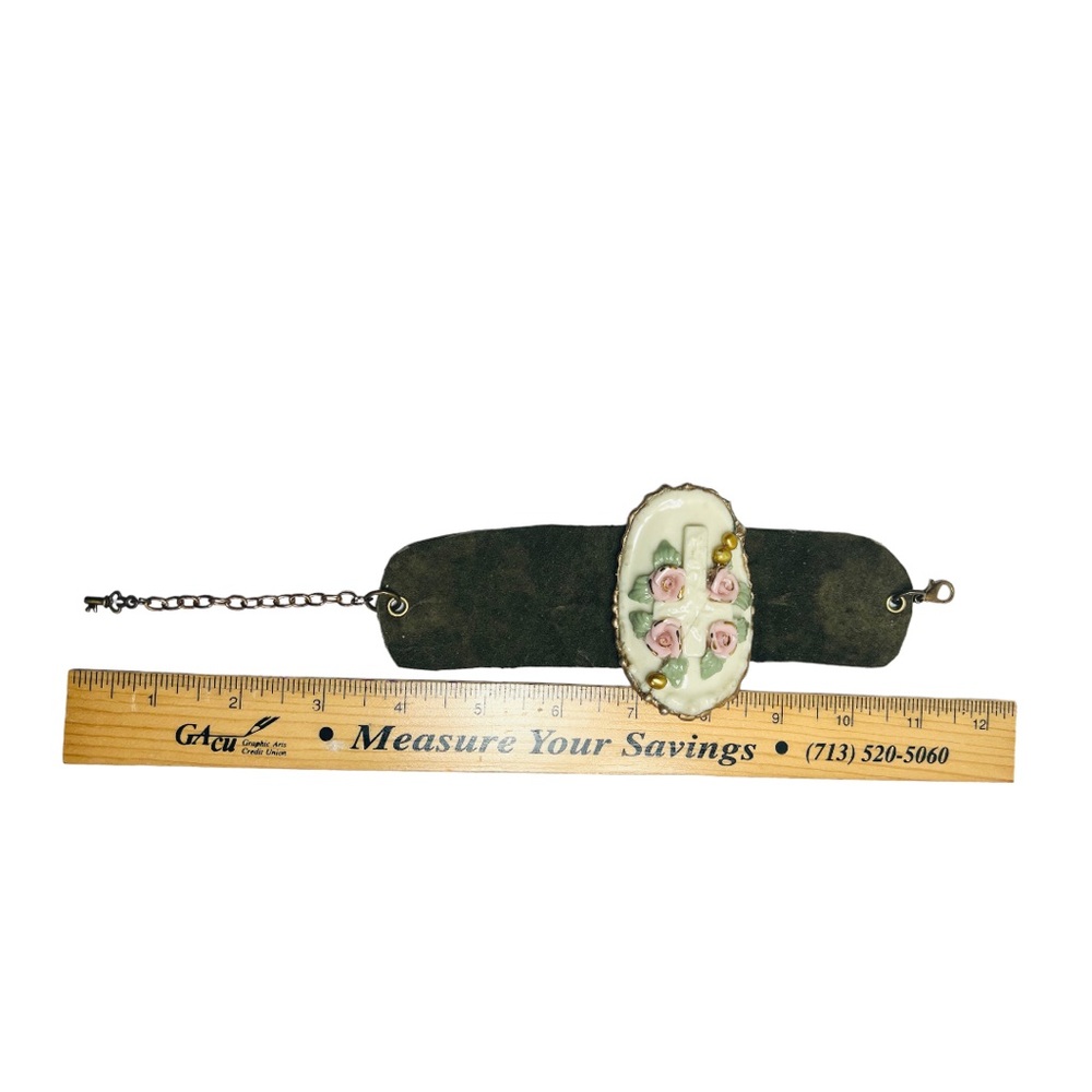 Vintage Broken China Caged in Artisan Metalwork Cabochon & Suede Cuff Bracelet - Picture 12 of 17
